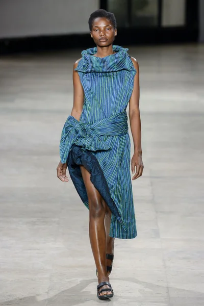 Look 27